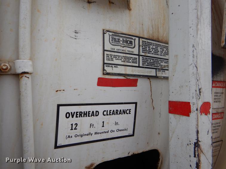 image for item FG9259 2000 Freightliner FL70 Business Class refuse truck