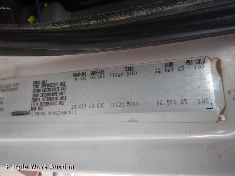 image for item FG9259 2000 Freightliner FL70 Business Class refuse truck