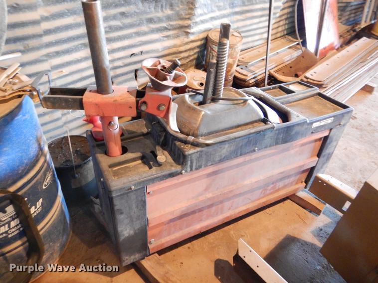 Coats tire machine in Syracuse, KS | Item FG9263 sold | Purple Wave