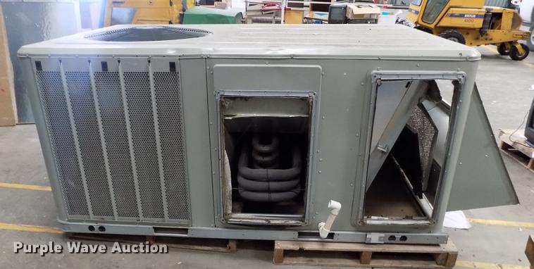 image for item FG9270 2008 Trane rooftop AC and heat unit