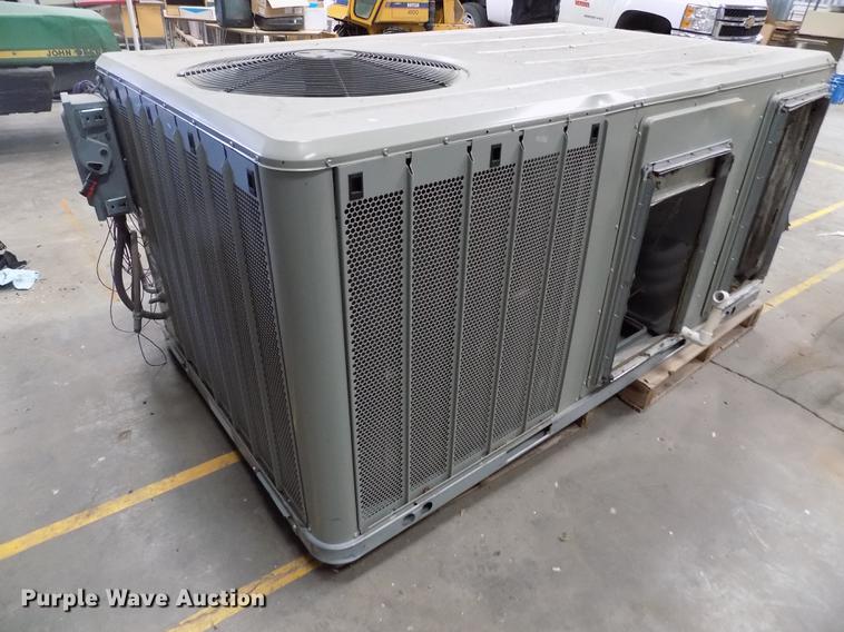 image for item FG9270 2008 Trane rooftop AC and heat unit