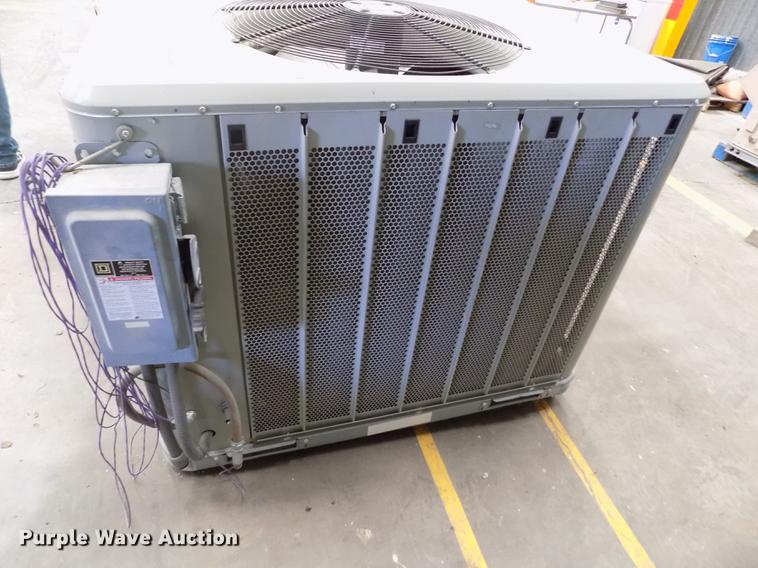image for item FG9270 2008 Trane rooftop AC and heat unit