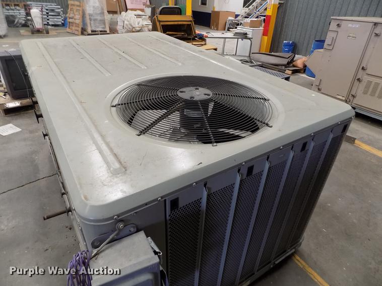 image for item FG9270 2008 Trane rooftop AC and heat unit