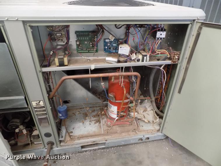 image for item FG9270 2008 Trane rooftop AC and heat unit