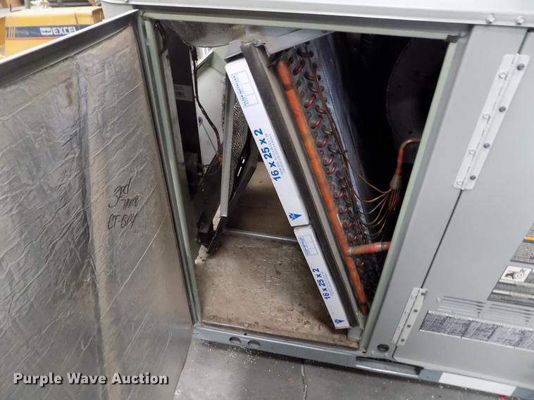 image for item FG9270 2008 Trane rooftop AC and heat unit