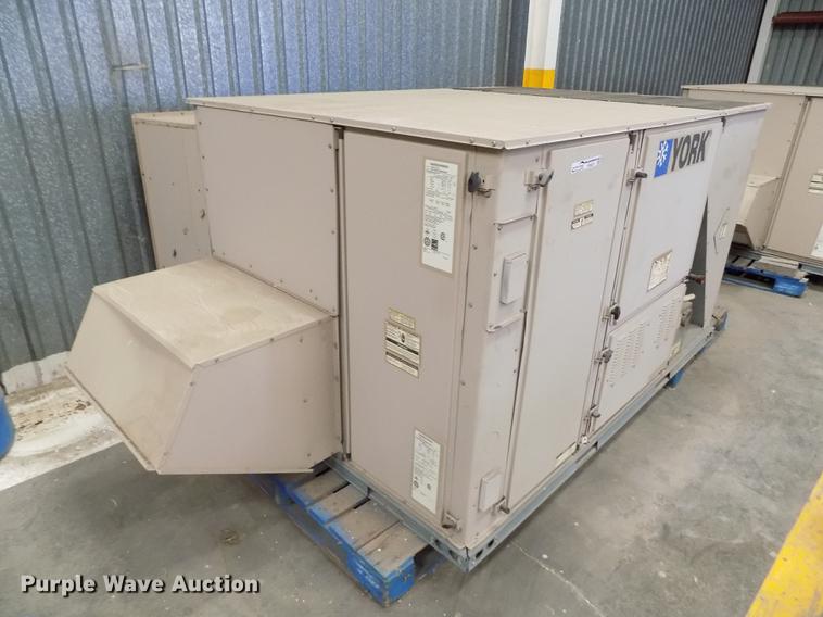 image for item FG9271 2003 York rooftop AC and heat unit