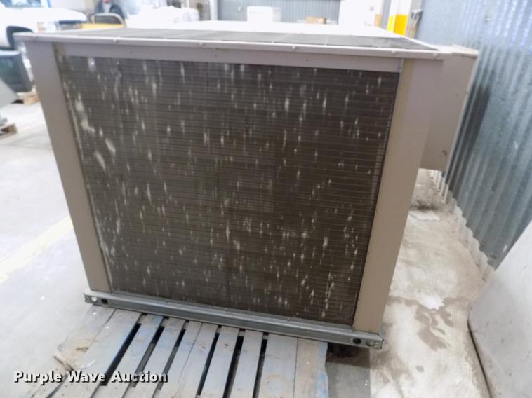 image for item FG9271 2003 York rooftop AC and heat unit