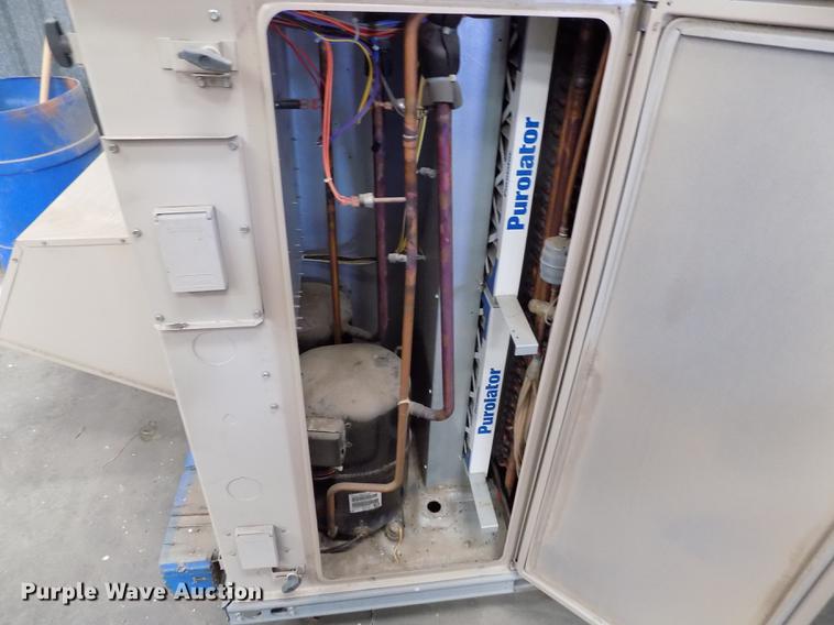 image for item FG9271 2003 York rooftop AC and heat unit