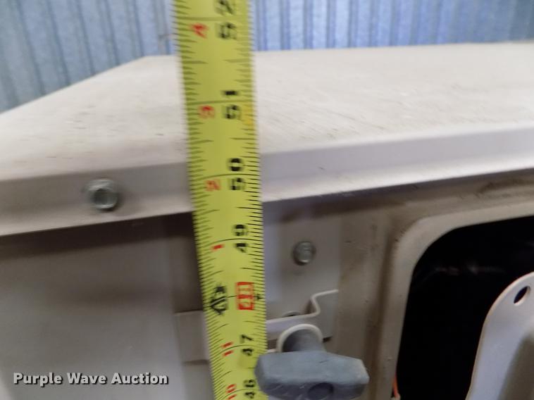 image for item FG9271 2003 York rooftop AC and heat unit