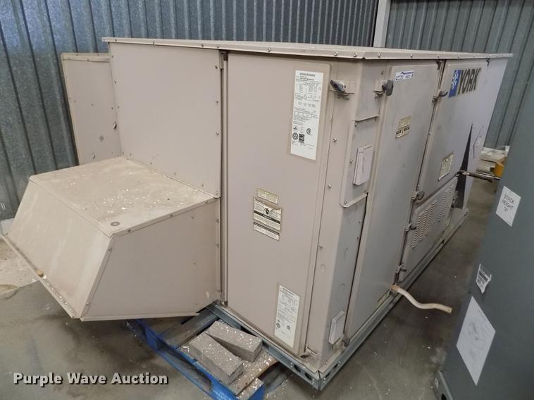 image for item FG9272 2003 York rooftop AC and heat unit