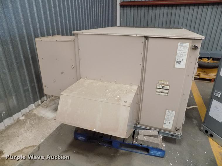 image for item FG9272 2003 York rooftop AC and heat unit