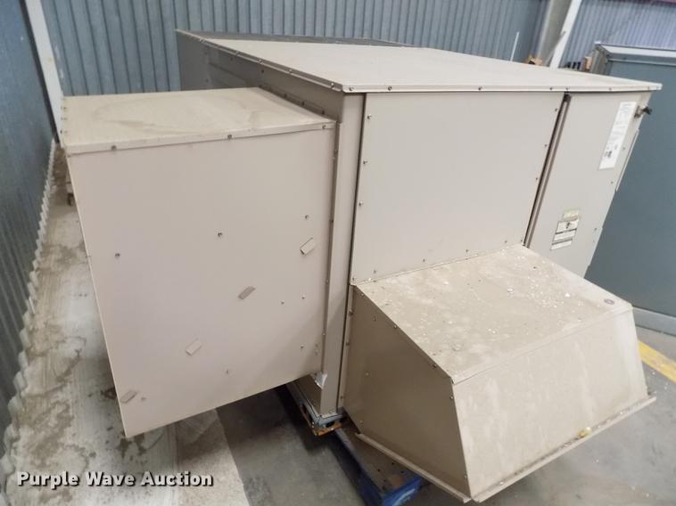 image for item FG9272 2003 York rooftop AC and heat unit