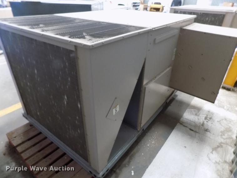 image for item FG9272 2003 York rooftop AC and heat unit