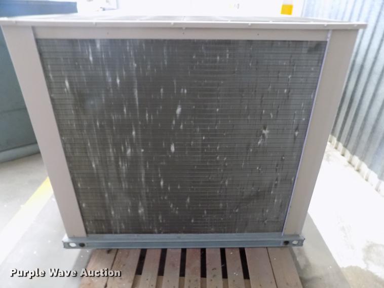 image for item FG9272 2003 York rooftop AC and heat unit