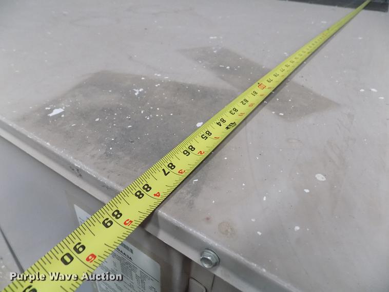 image for item FG9272 2003 York rooftop AC and heat unit