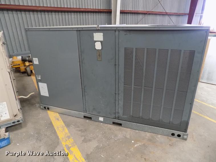 image for item FG9274 Amana rooftop AC and heat unit