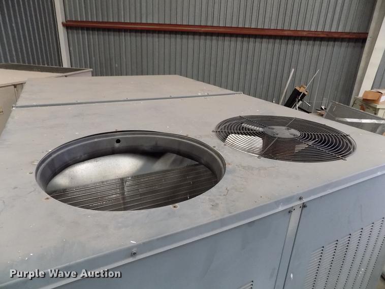 image for item FG9274 Amana rooftop AC and heat unit