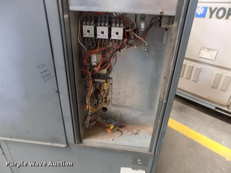 image for item FG9274 Amana rooftop AC and heat unit