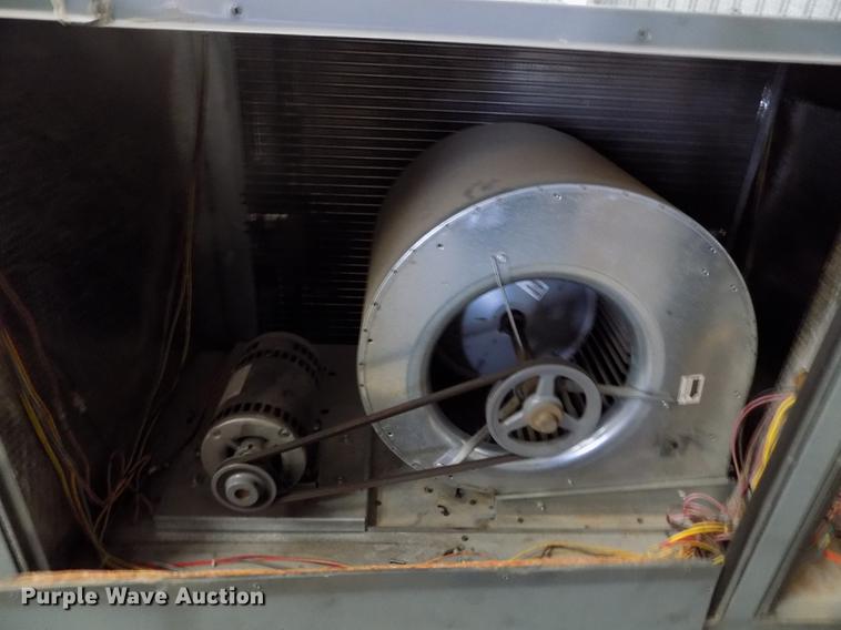 image for item FG9274 Amana rooftop AC and heat unit