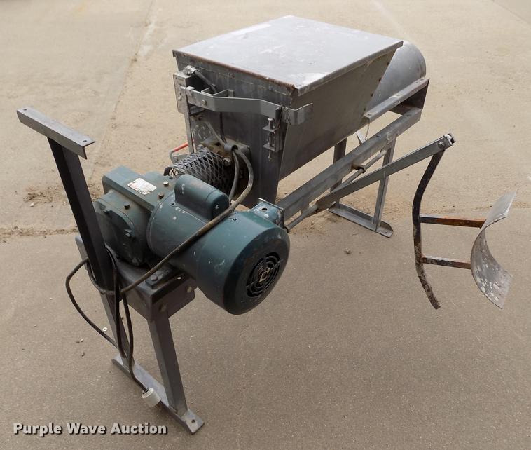 image for item FG9277 Walker pug mill