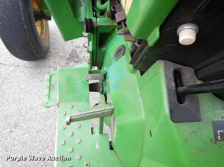 image for item FH9275 1989 John Deere 2155 tractor