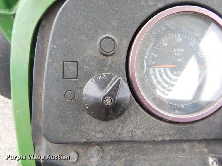 image for item FH9275 1989 John Deere 2155 tractor