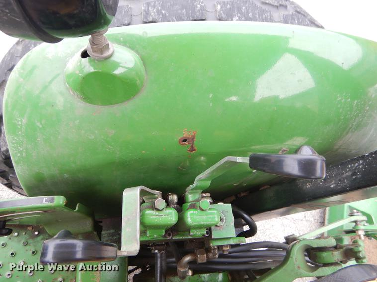 image for item FH9275 1989 John Deere 2155 tractor