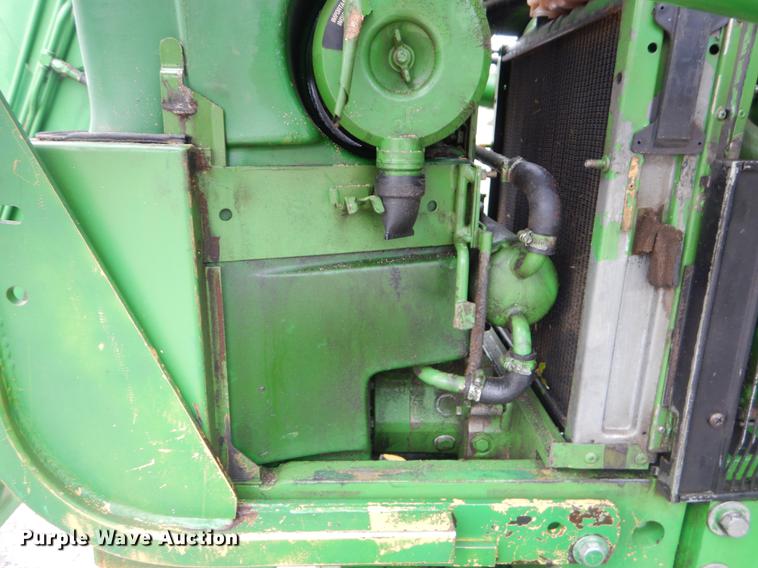 image for item FH9275 1989 John Deere 2155 tractor