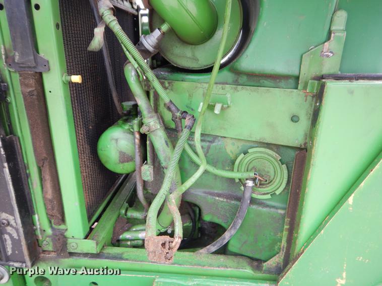 image for item FH9275 1989 John Deere 2155 tractor