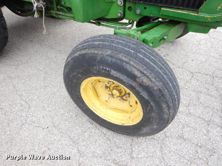 image for item FH9275 1989 John Deere 2155 tractor