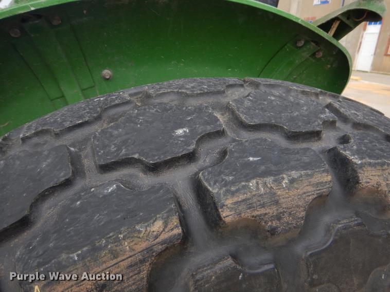 image for item FH9275 1989 John Deere 2155 tractor