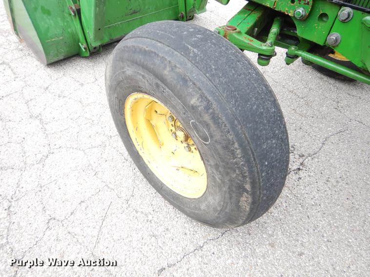 image for item FH9275 1989 John Deere 2155 tractor