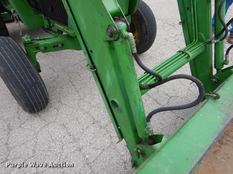 image for item FH9275 1989 John Deere 2155 tractor