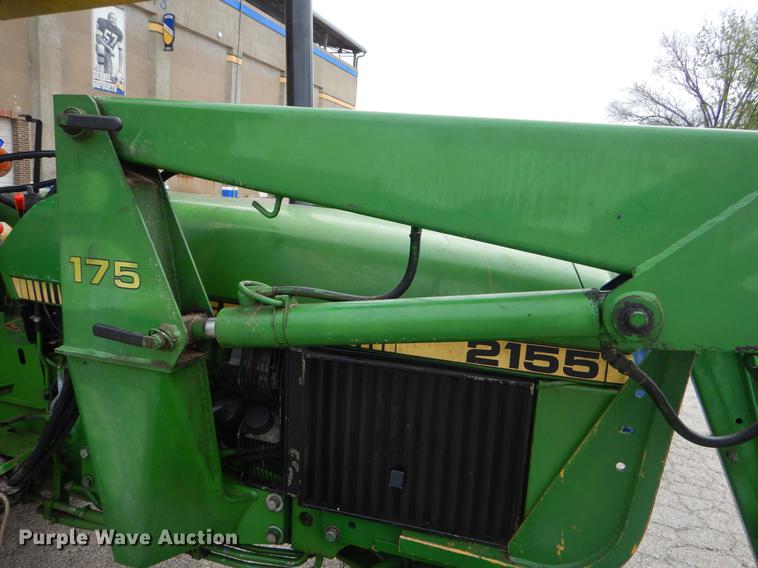 image for item FH9275 1989 John Deere 2155 tractor