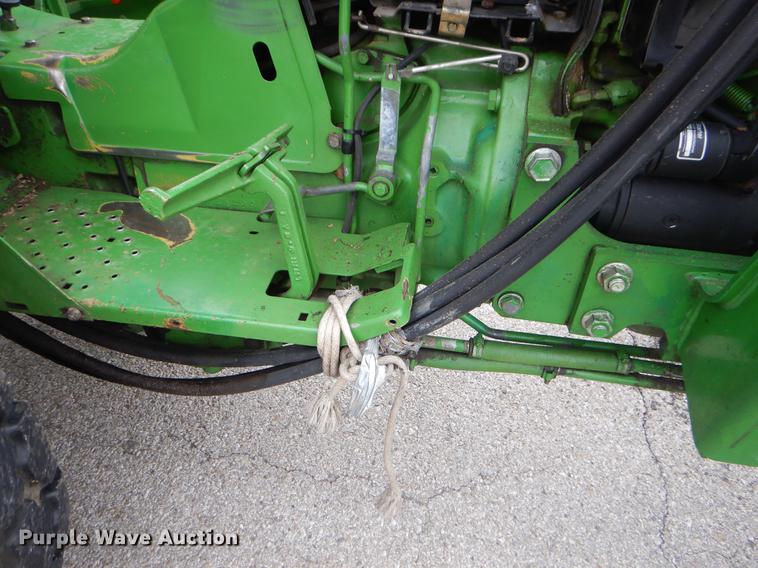 image for item FH9275 1989 John Deere 2155 tractor