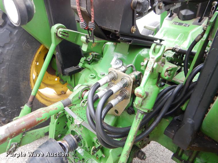image for item FH9275 1989 John Deere 2155 tractor