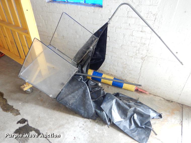 image for item FH9275 1989 John Deere 2155 tractor