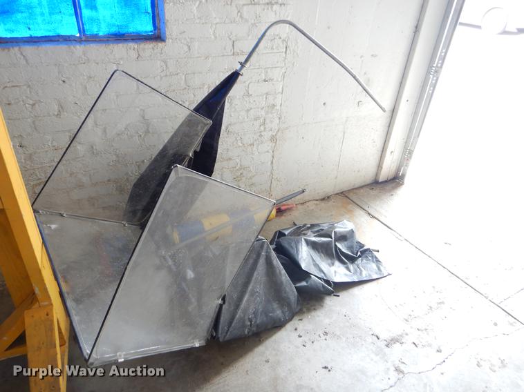 image for item FH9275 1989 John Deere 2155 tractor