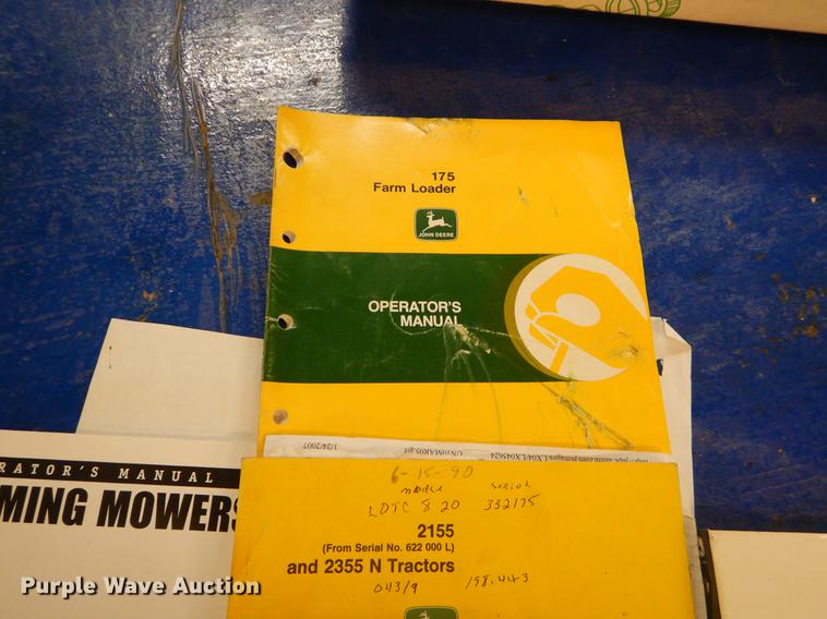 image for item FH9275 1989 John Deere 2155 tractor