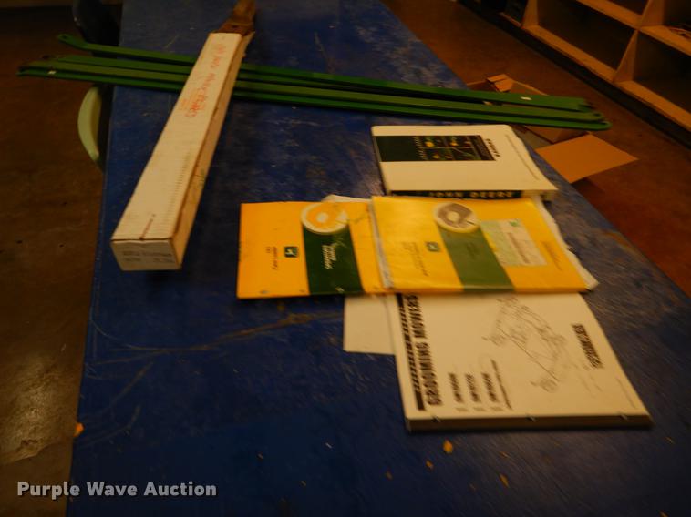 image for item FH9275 1989 John Deere 2155 tractor