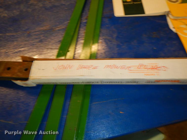 image for item FH9275 1989 John Deere 2155 tractor