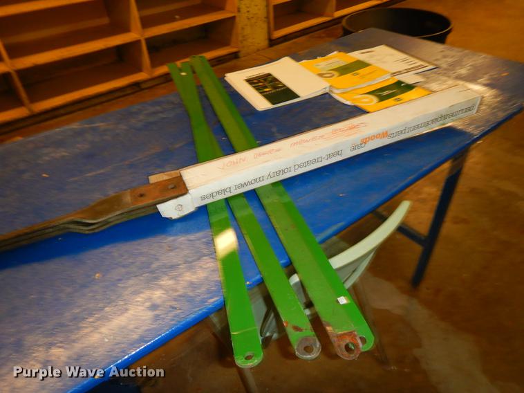 image for item FH9275 1989 John Deere 2155 tractor