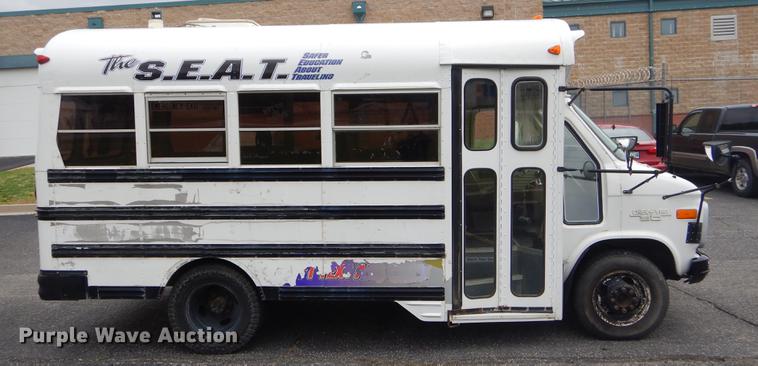 image for item FH9278 1993 Chevrolet Sport Van G30 shuttle bus