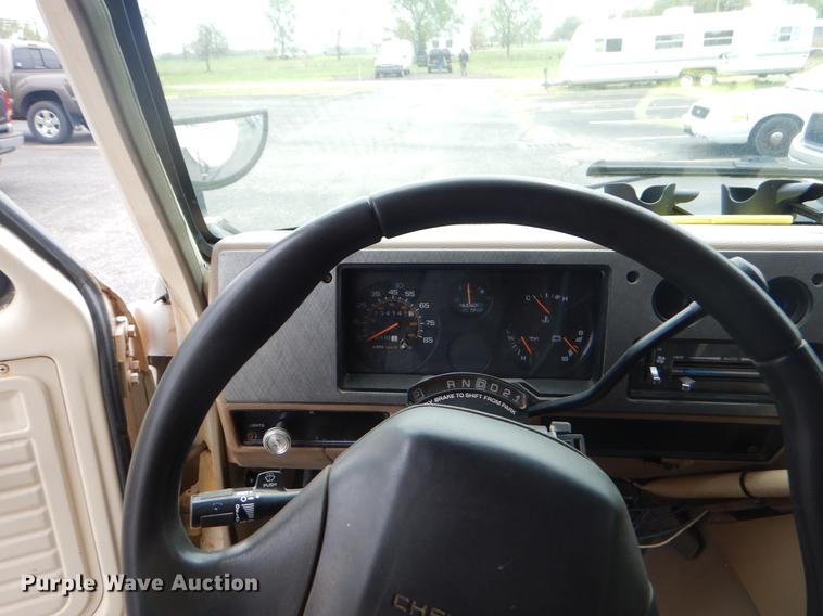 image for item FH9278 1993 Chevrolet Sport Van G30 shuttle bus