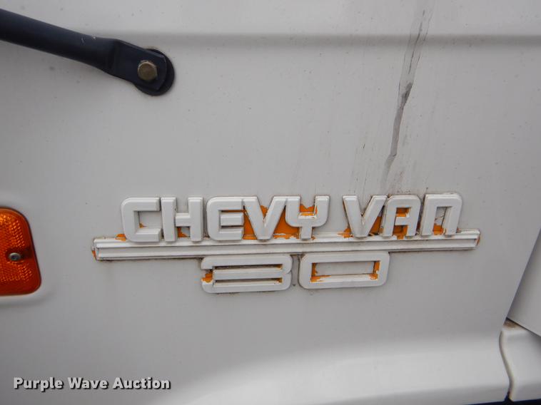 image for item FH9278 1993 Chevrolet Sport Van G30 shuttle bus