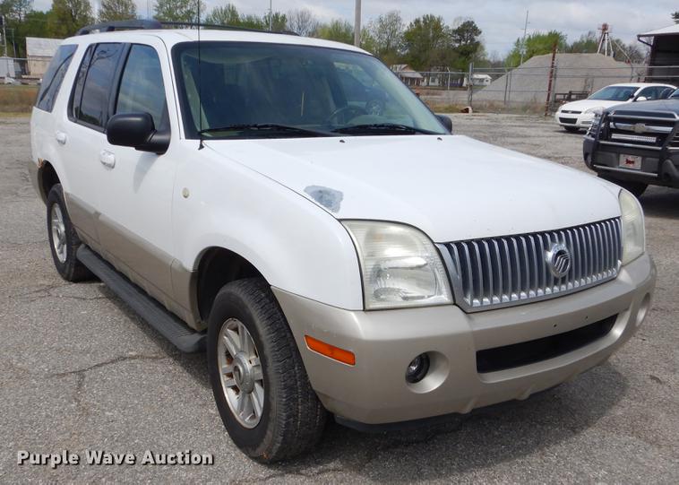 image for item FH9284 2004 Mercury Mountaineer SUV
