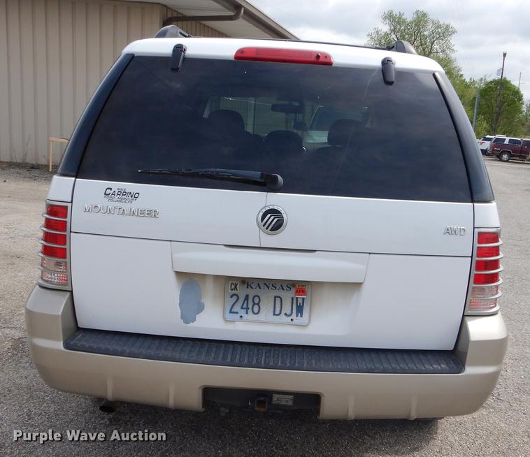 image for item FH9284 2004 Mercury Mountaineer SUV