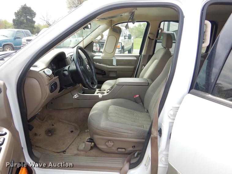 image for item FH9284 2004 Mercury Mountaineer SUV