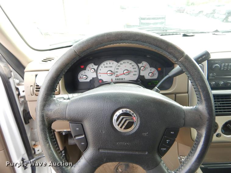 image for item FH9284 2004 Mercury Mountaineer SUV