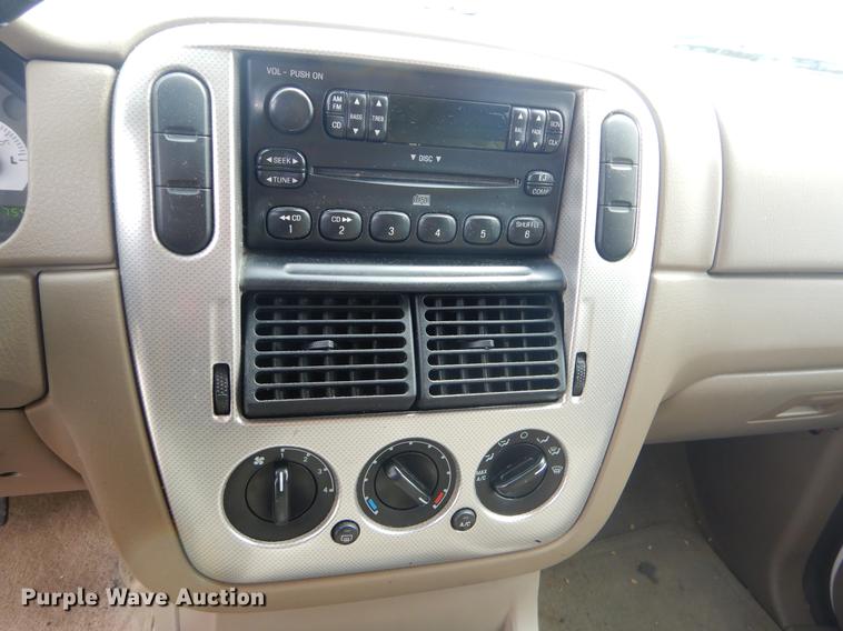 image for item FH9284 2004 Mercury Mountaineer SUV